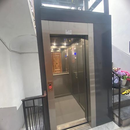 הוילה נאפולי La Terrazza Nel Centro מראה חיצוני תמונה