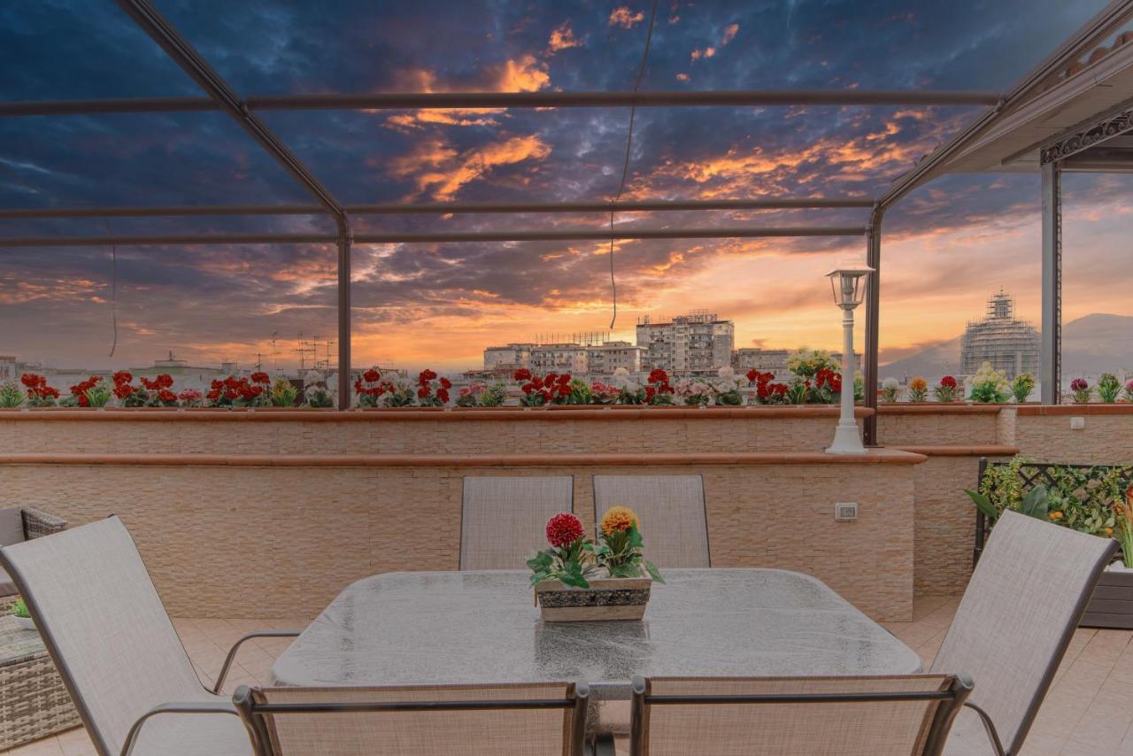 הוילה נאפולי La Terrazza Nel Centro מראה חיצוני תמונה