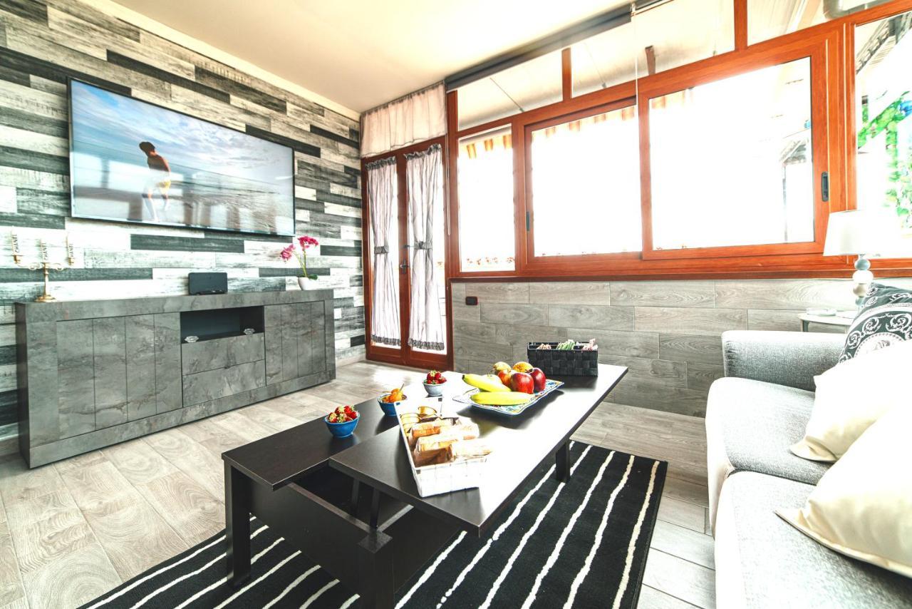 הוילה נאפולי La Terrazza Nel Centro מראה חיצוני תמונה